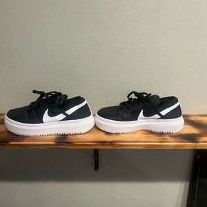 Nike - Women - Court Vision Alta - Black/White size 8.5 - like new